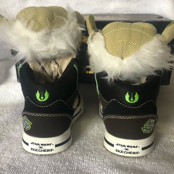 Kids Yoda Star Wars skechers size 5 shoes - Picture 2 of 3